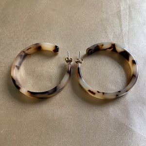 Tortoise hoop earrings !!